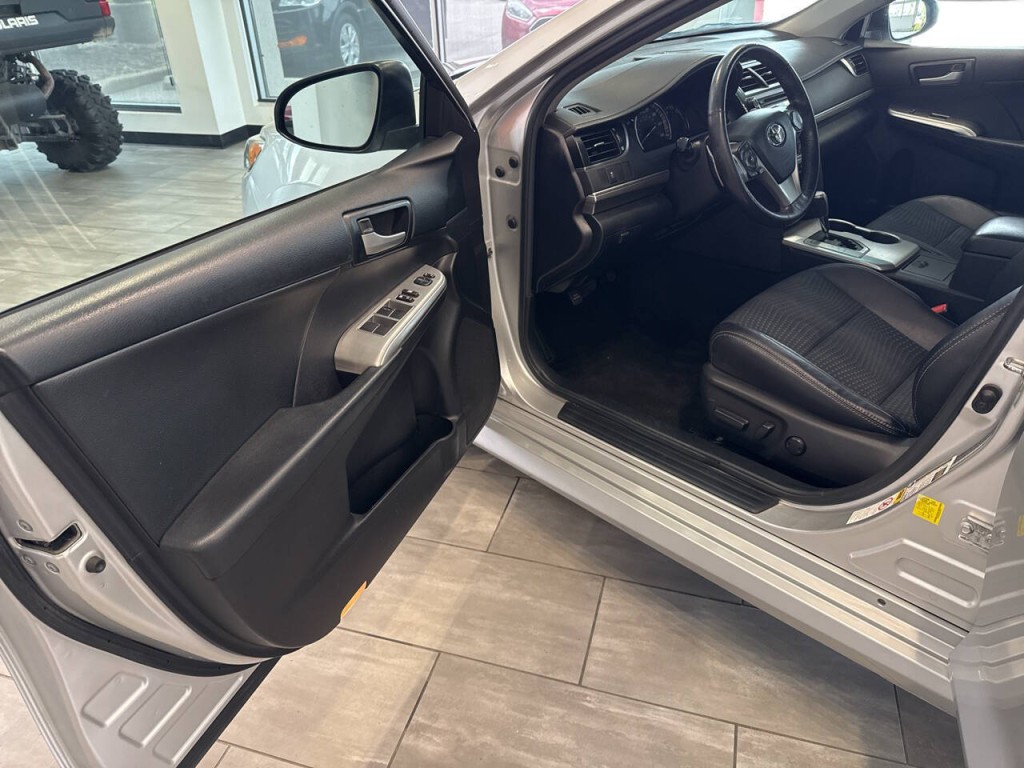 2014 Toyota Camry Image 13