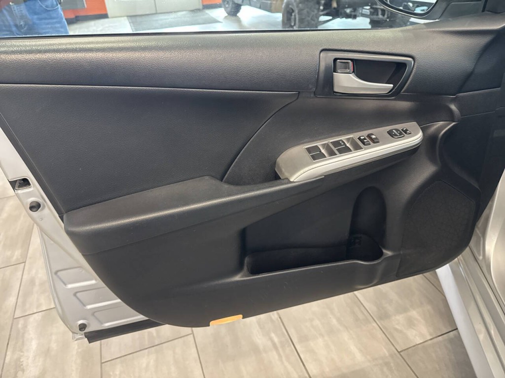 2014 Toyota Camry Image 14