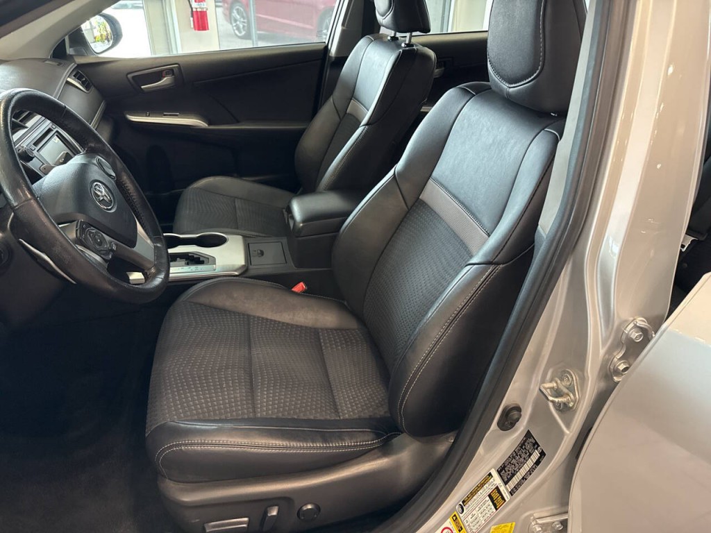 2014 Toyota Camry Image 15