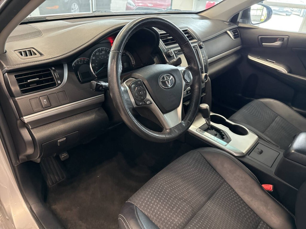 2014 Toyota Camry Image 16