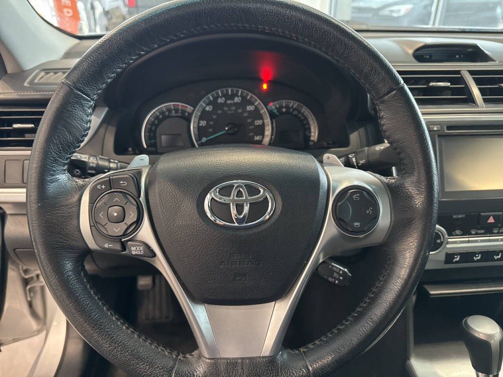 2014 Toyota Camry Image 17