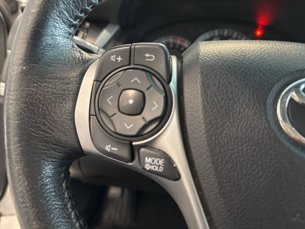 2014 Toyota Camry Image 19