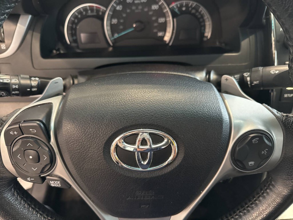 2014 Toyota Camry Image 20