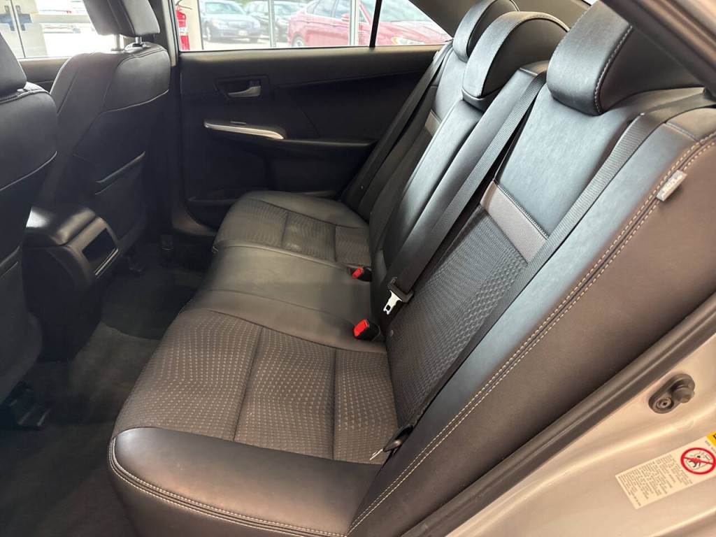 2014 Toyota Camry Image 26