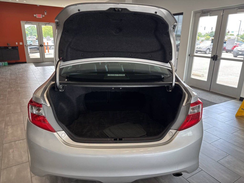 2014 Toyota Camry Image 28