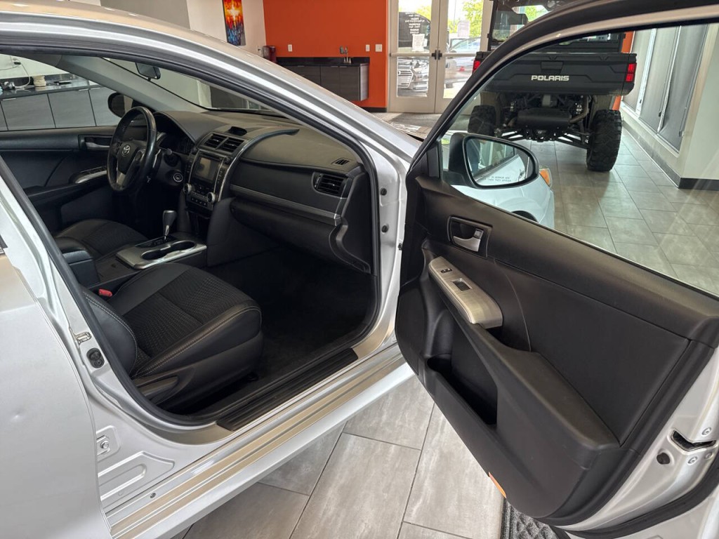 2014 Toyota Camry Image 33