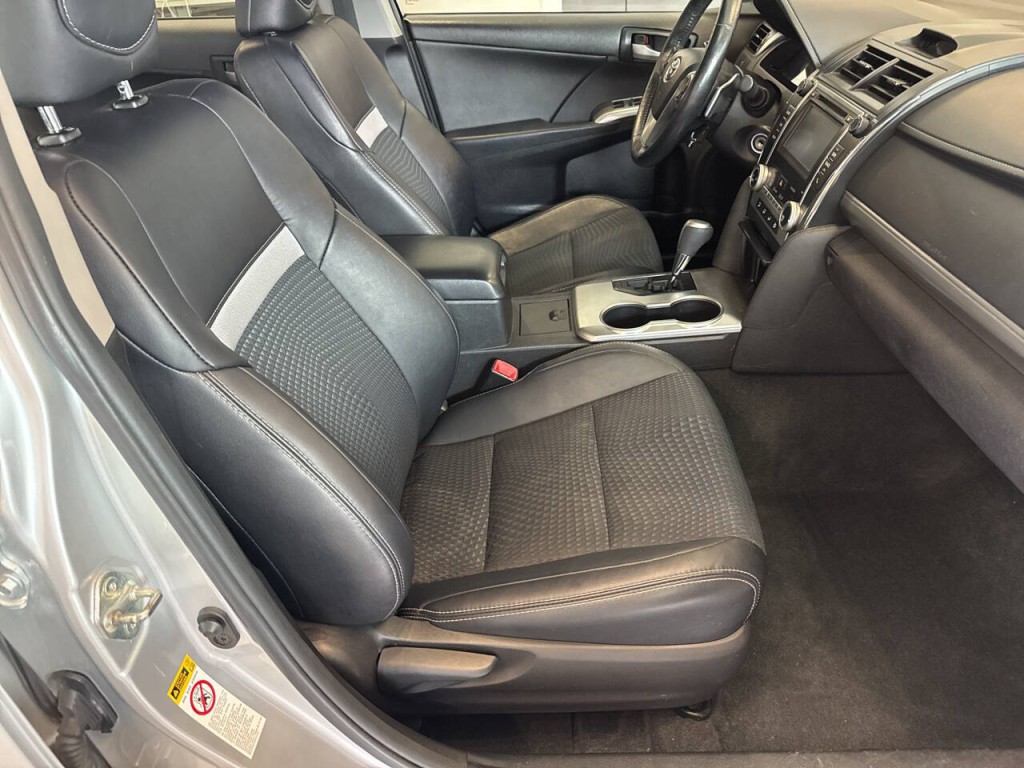 2014 Toyota Camry Image 35
