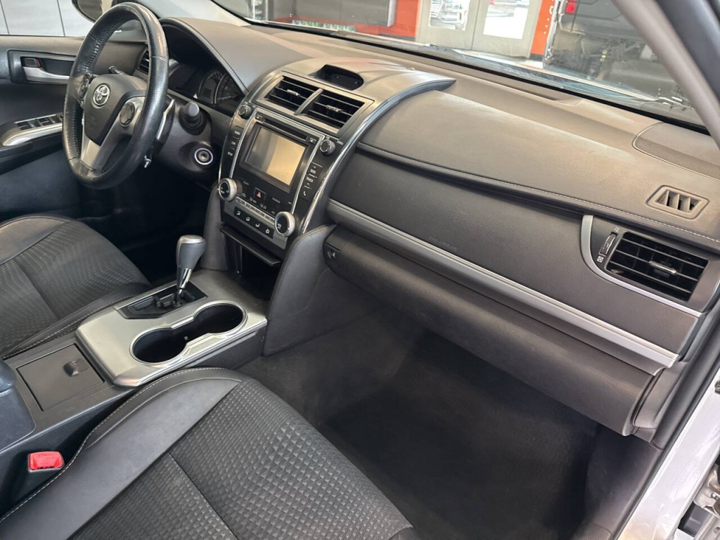 2014 Toyota Camry Image 36