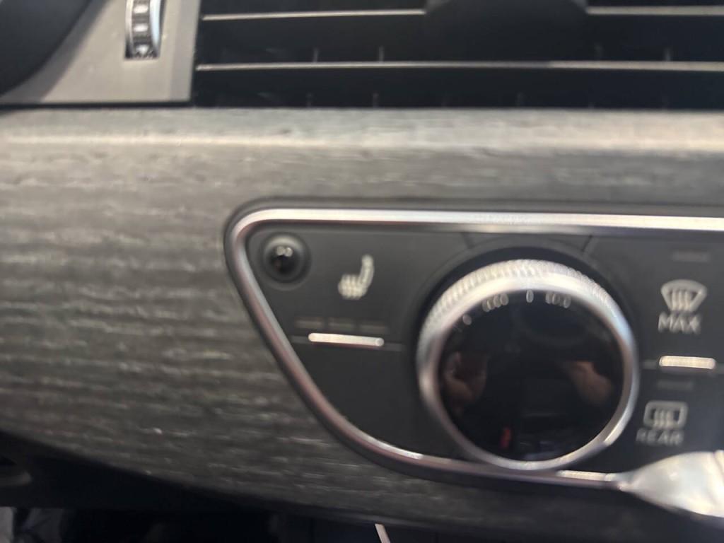 2017 Audi A4 Image 32