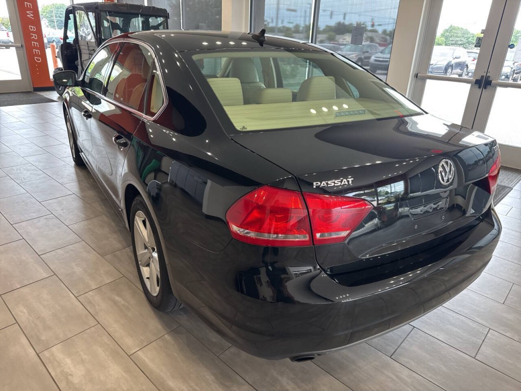 2014 Volkswagen Passat Image 9