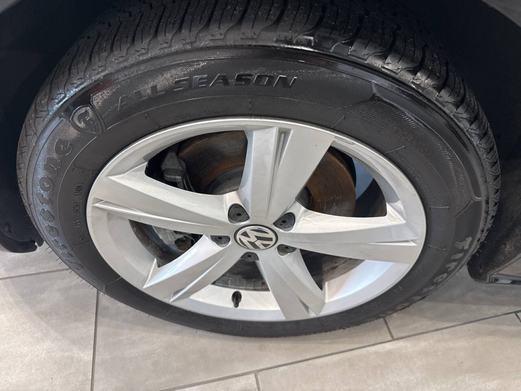 2014 Volkswagen Passat Image 13
