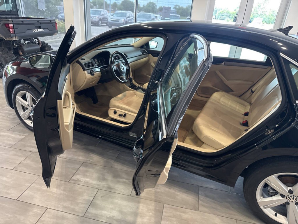 2014 Volkswagen Passat Image 14