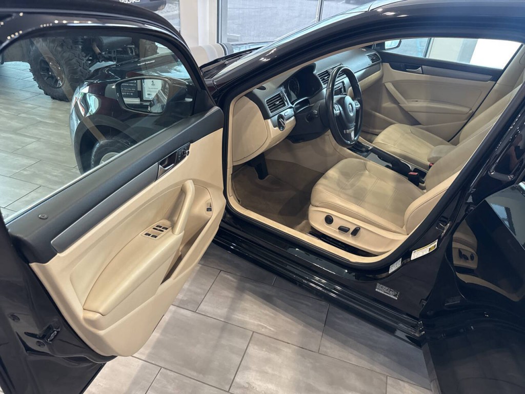 2014 Volkswagen Passat Image 15