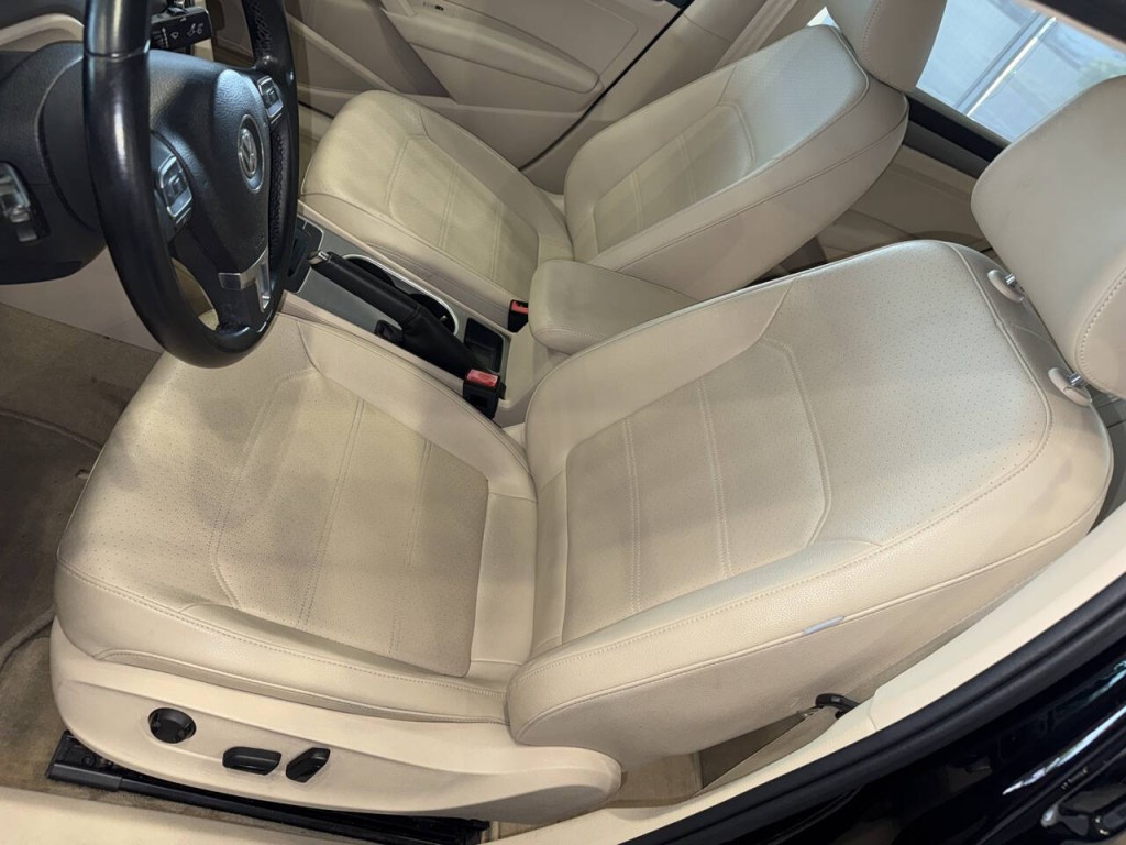 2014 Volkswagen Passat Image 16