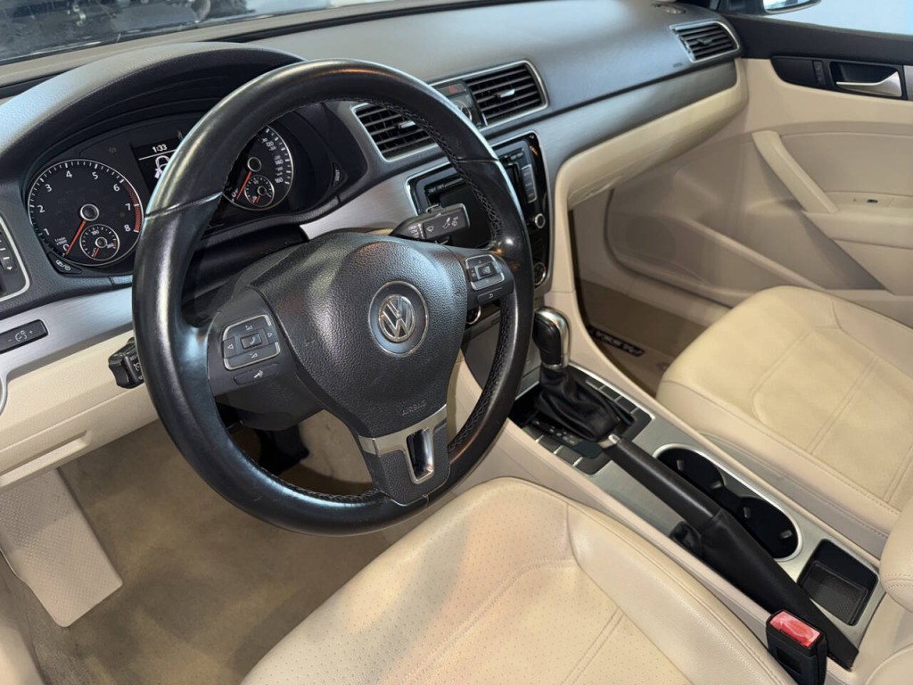 2014 Volkswagen Passat Image 18