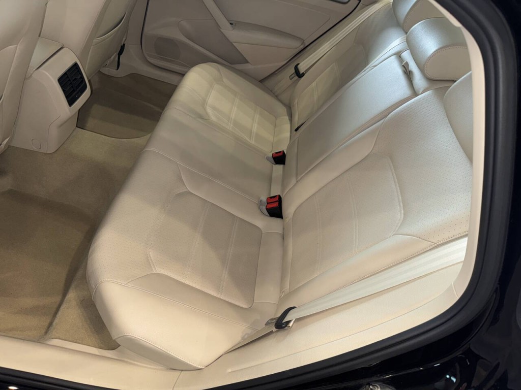 2014 Volkswagen Passat Image 21