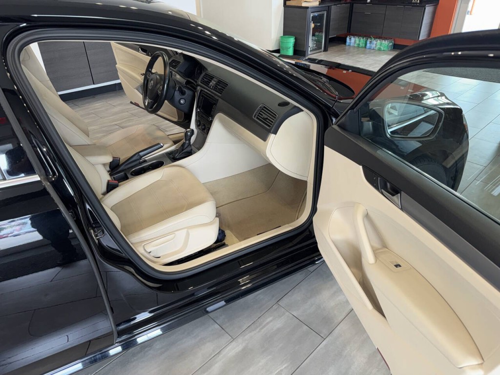2014 Volkswagen Passat Image 23