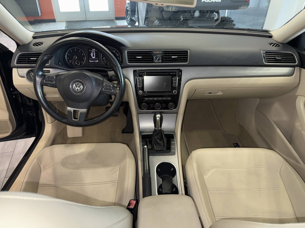 2014 Volkswagen Passat Image 27