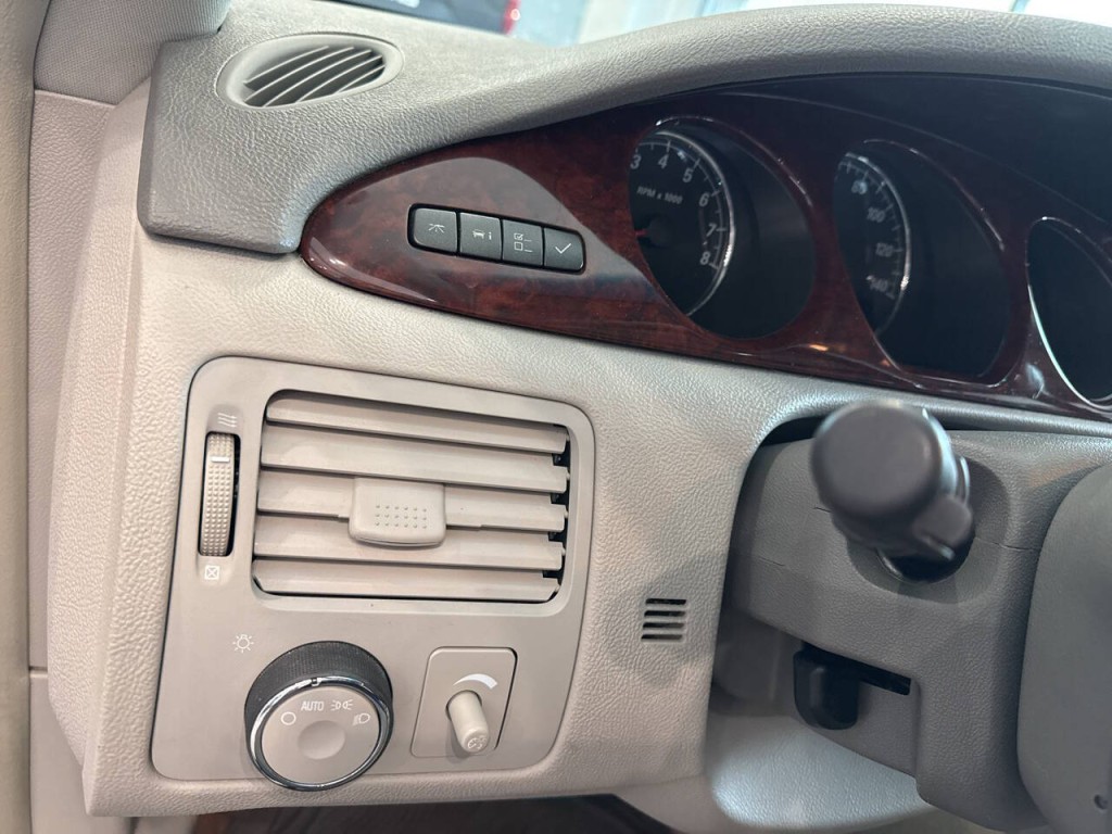 2007 Buick Lucerne Image 26