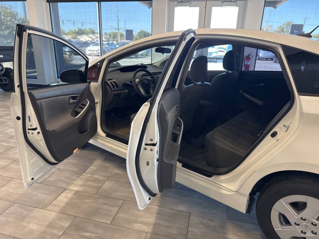 2011 Toyota Prius Image 15