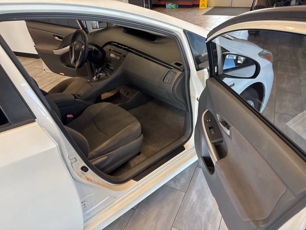 2011 Toyota Prius Image 25