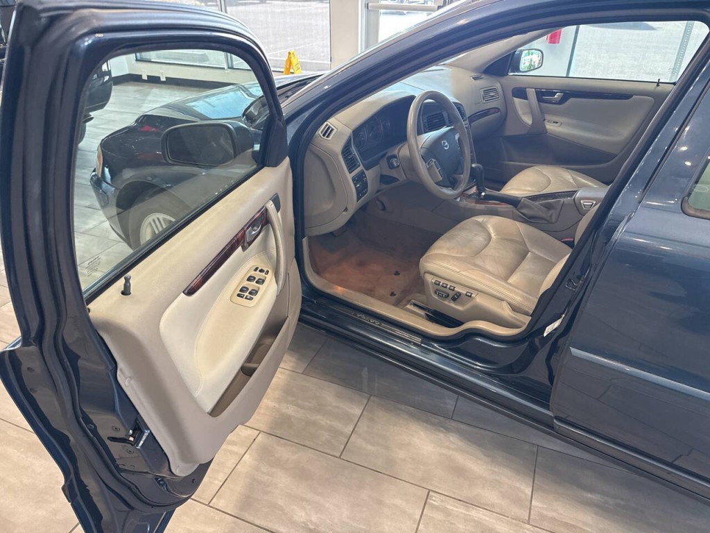 2006 Volvo V70 Image 13