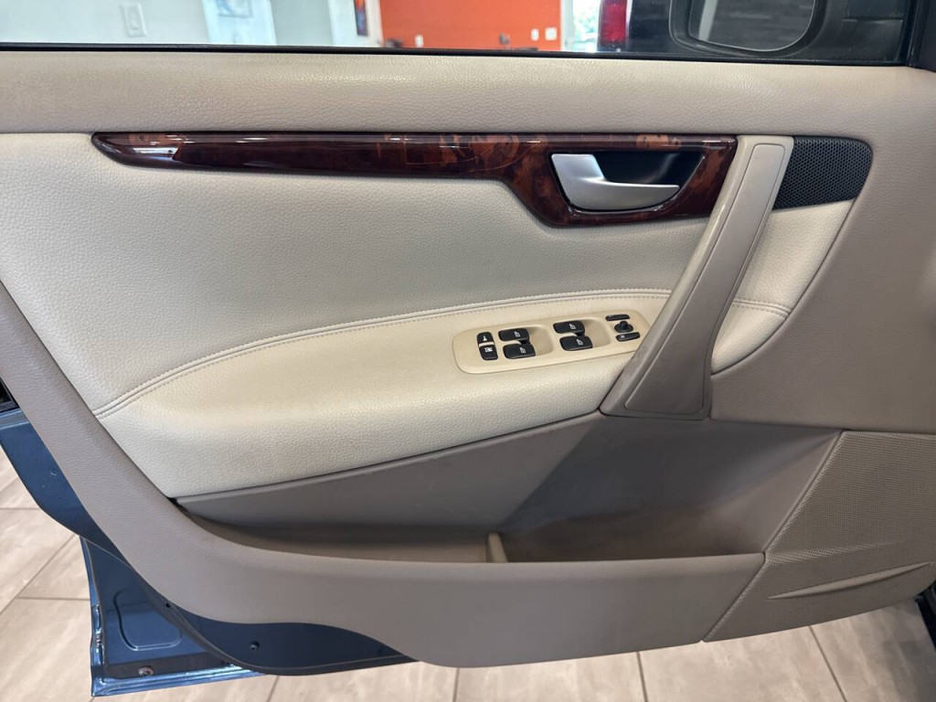 2006 Volvo V70 Image 14