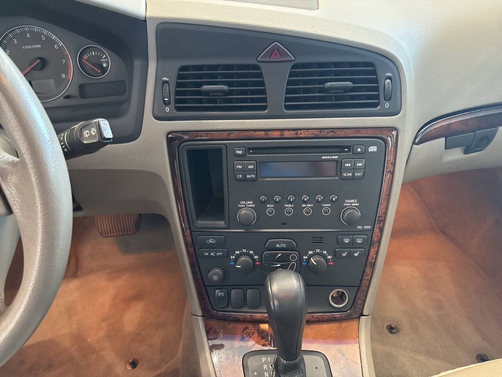 2006 Volvo V70 Image 20
