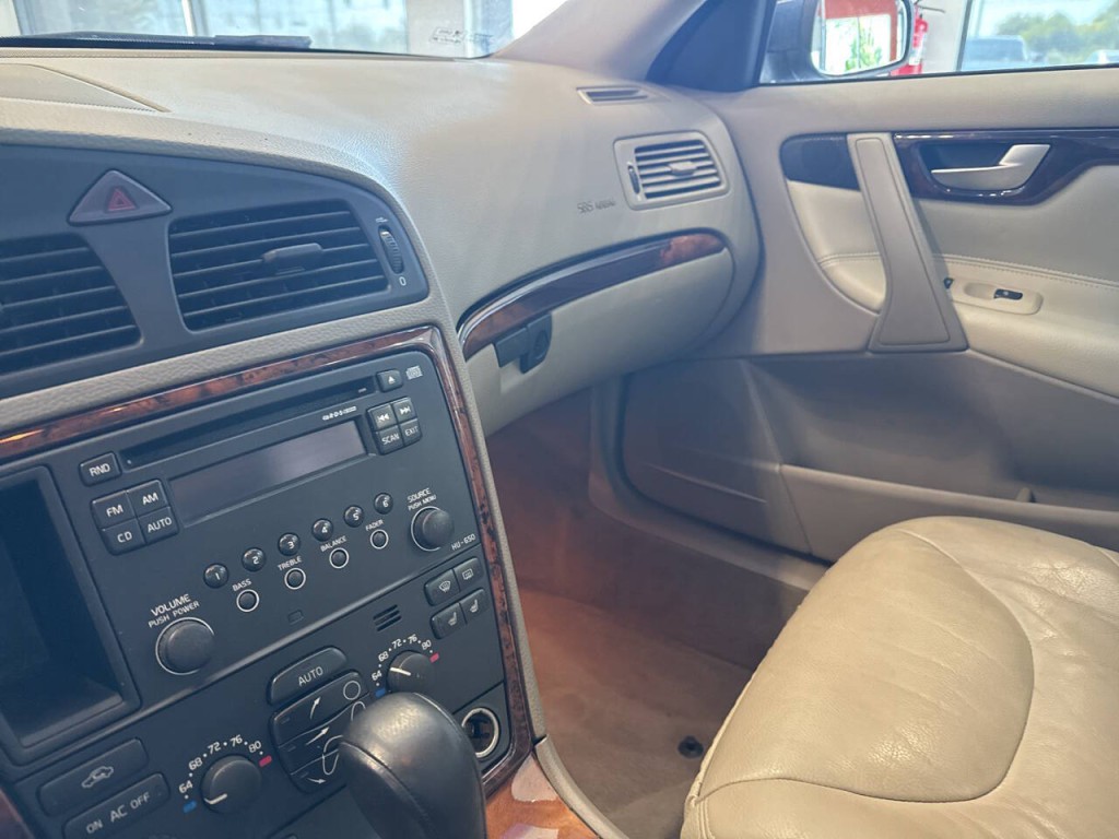 2006 Volvo V70 Image 23