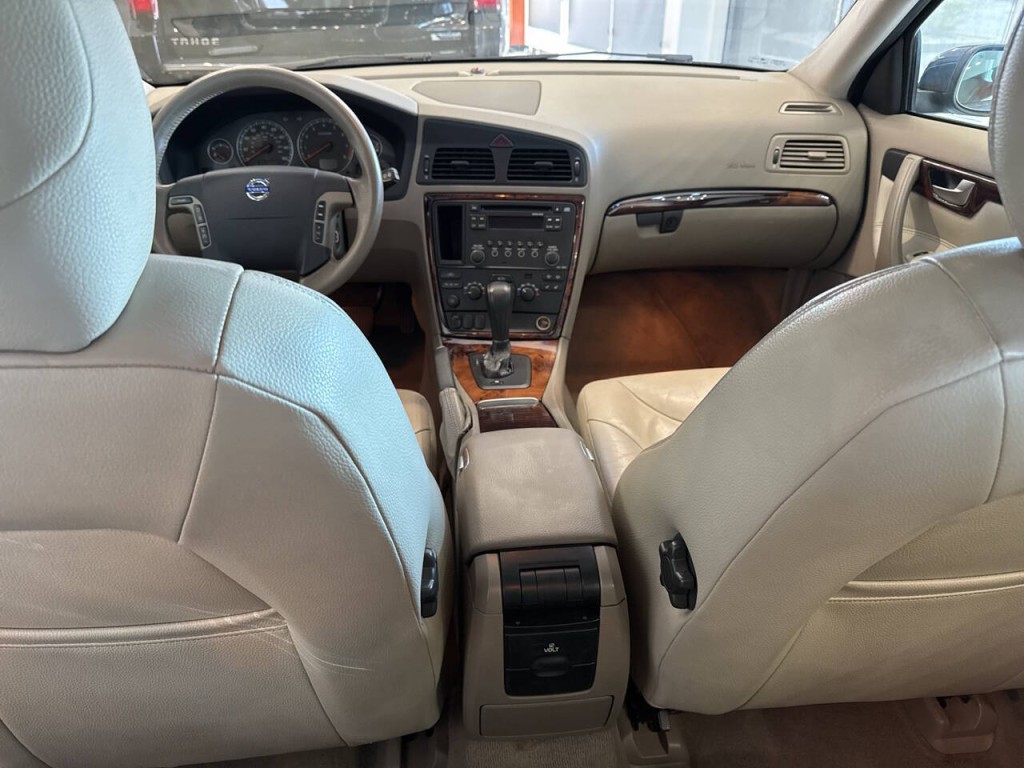 2006 Volvo V70 Image 30