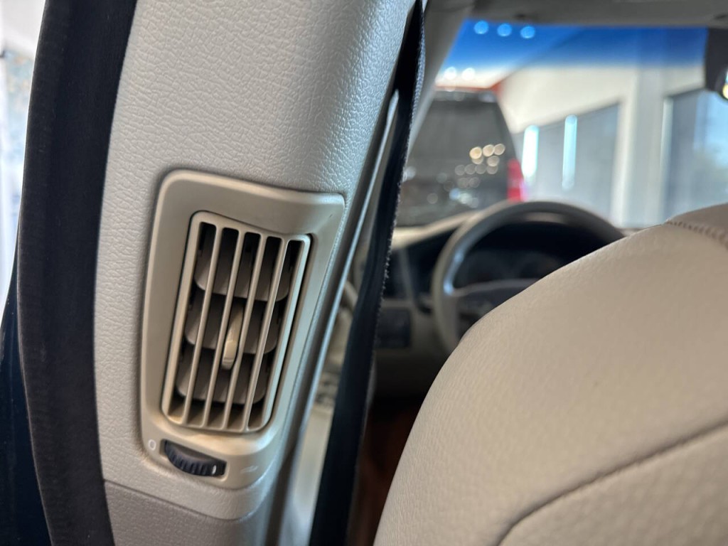 2006 Volvo V70 Image 32
