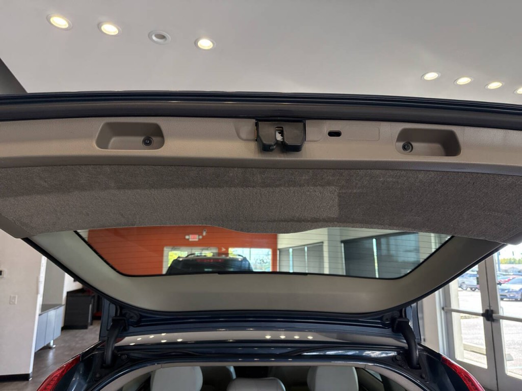 2006 Volvo V70 Image 34