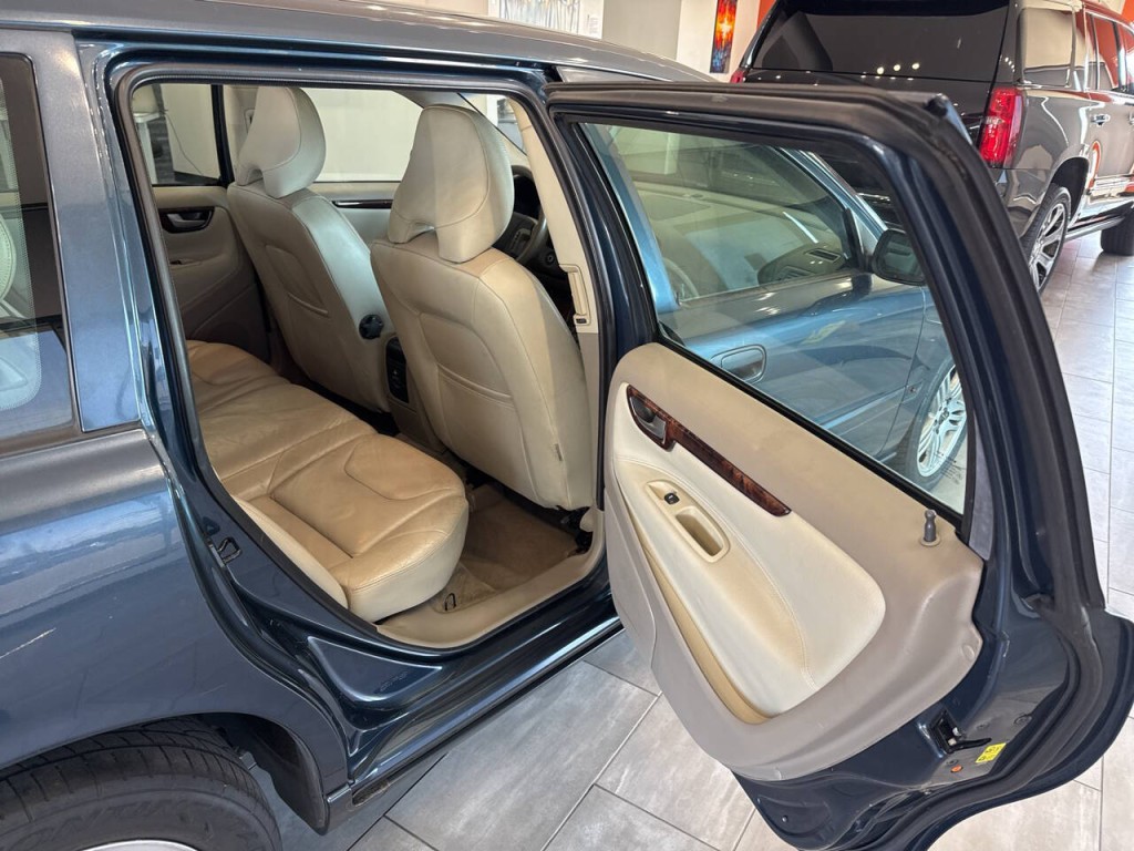 2006 Volvo V70 Image 38