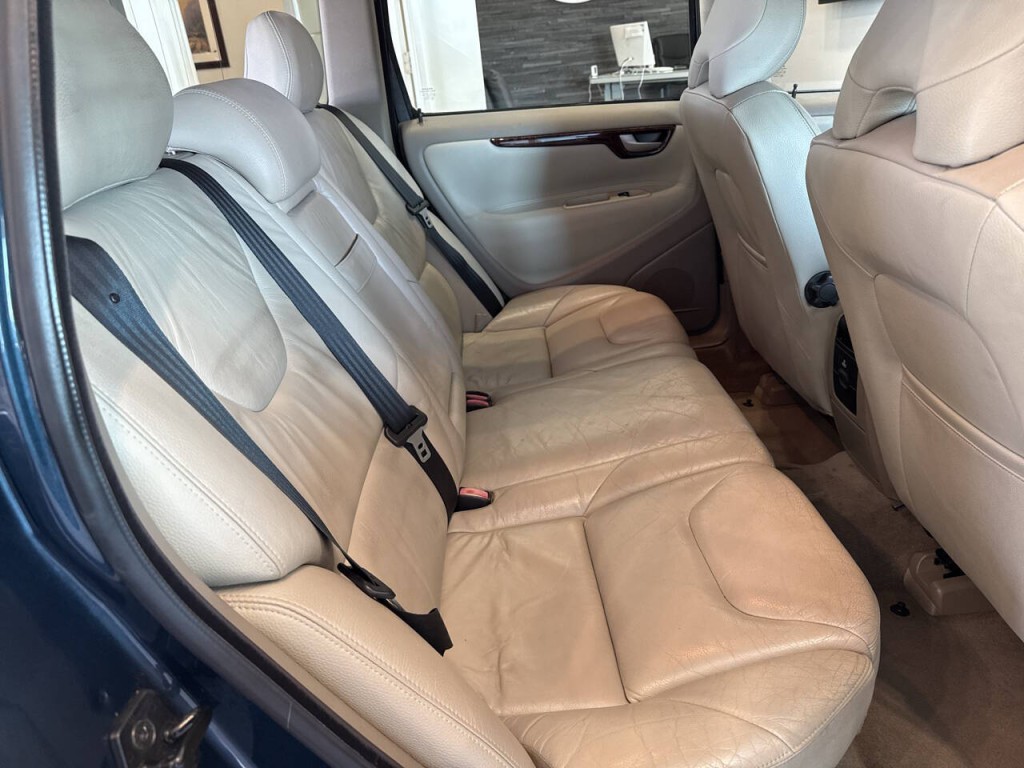2006 Volvo V70 Image 40