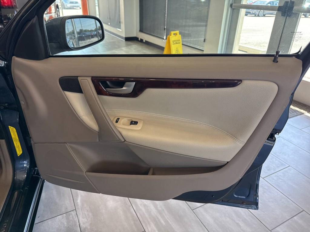 2006 Volvo V70 Image 43