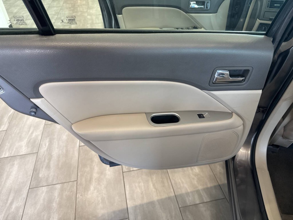 2012 Ford Fusion Image 23
