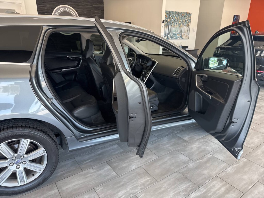 2016 Volvo XC60 Image 27