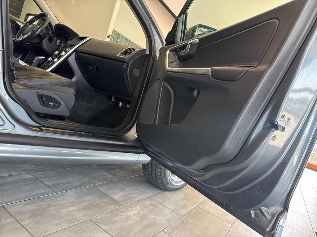 2016 Volvo XC60 Image 28