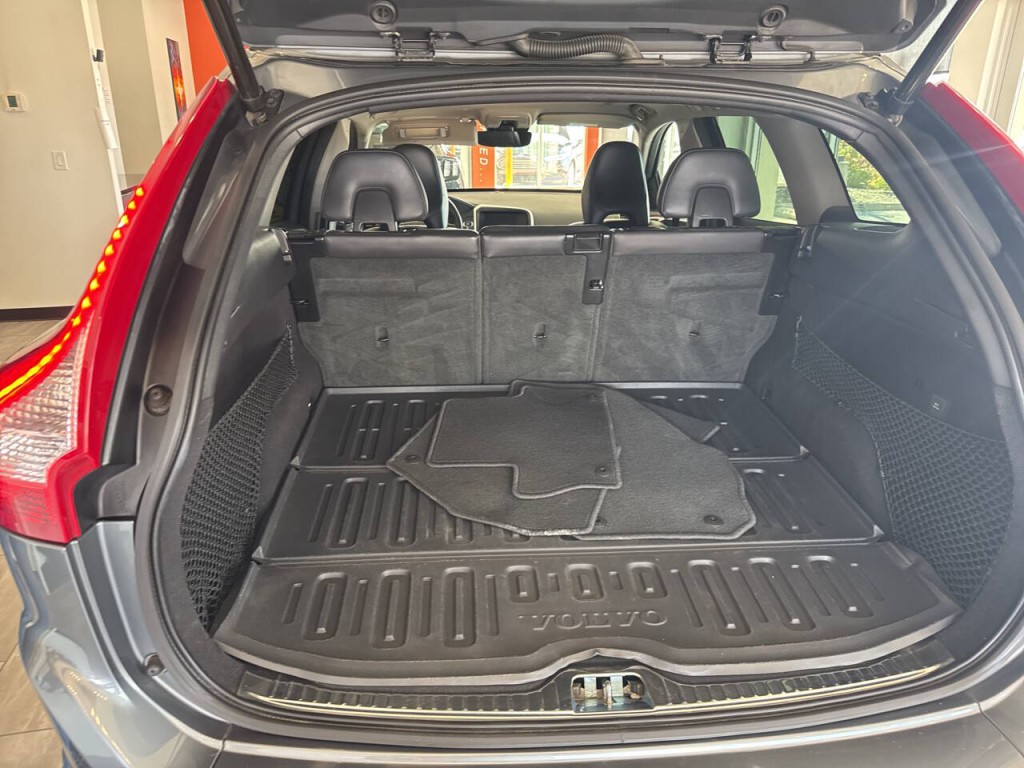 2016 Volvo XC60 Image 35