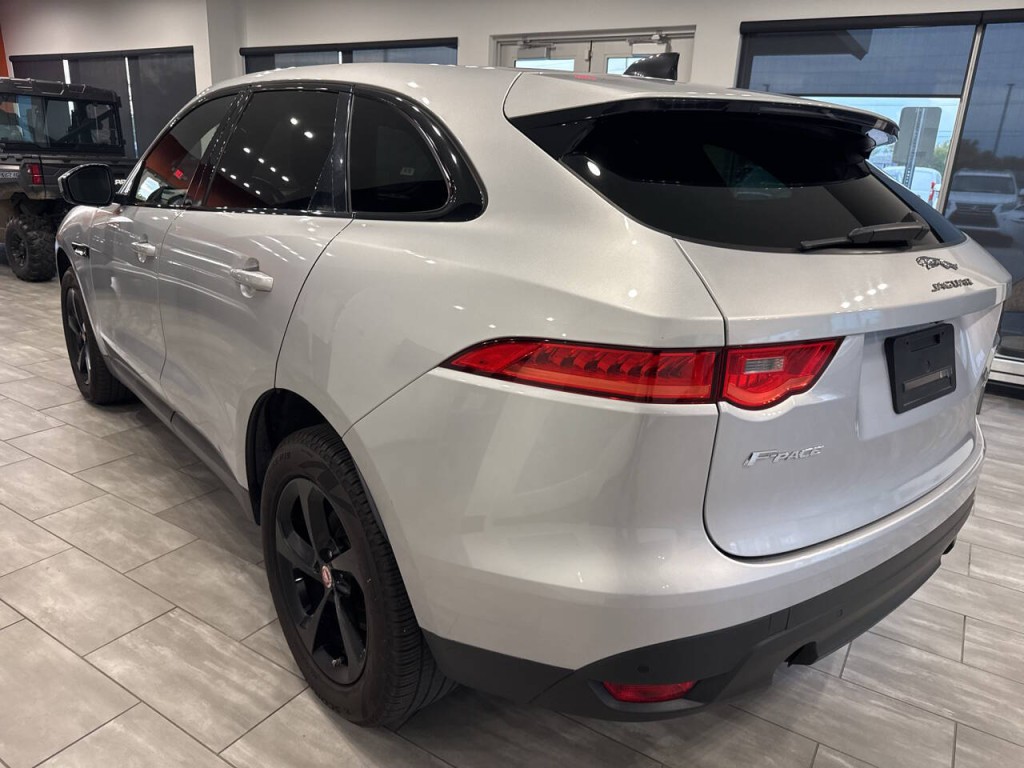 2020 Jaguar F-PACE Image 11
