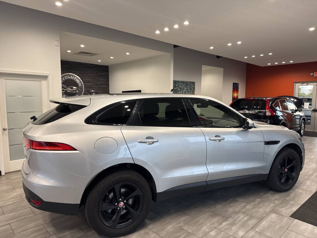 2020 Jaguar F-PACE Image 15