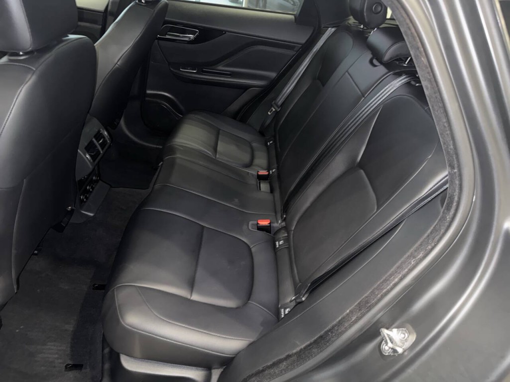 2020 Jaguar F-PACE Image 25