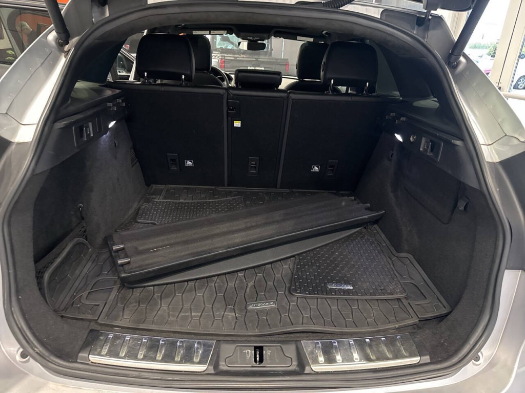 2020 Jaguar F-PACE Image 26