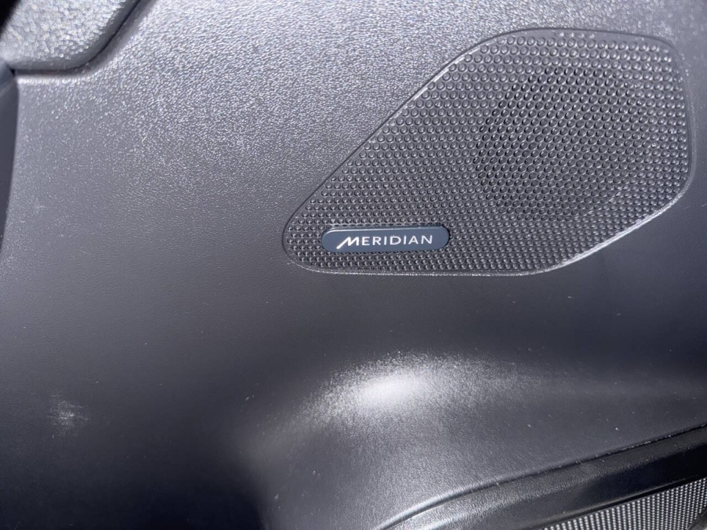 2020 Jaguar F-PACE Image 29