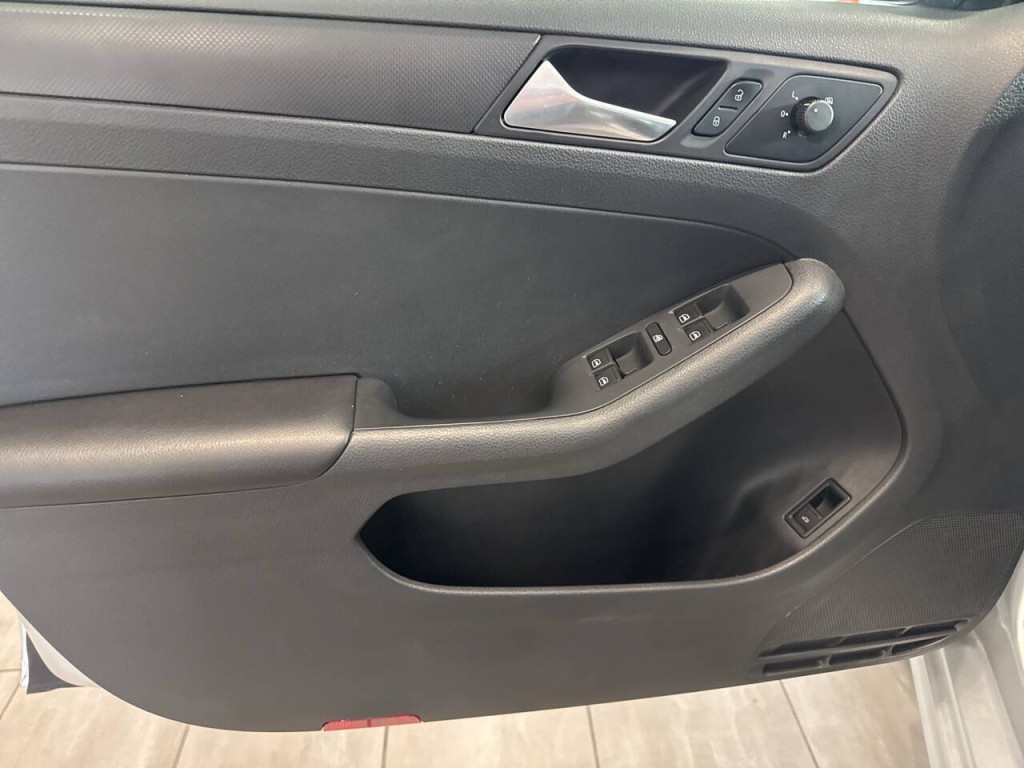 2013 Volkswagen Jetta Image 15