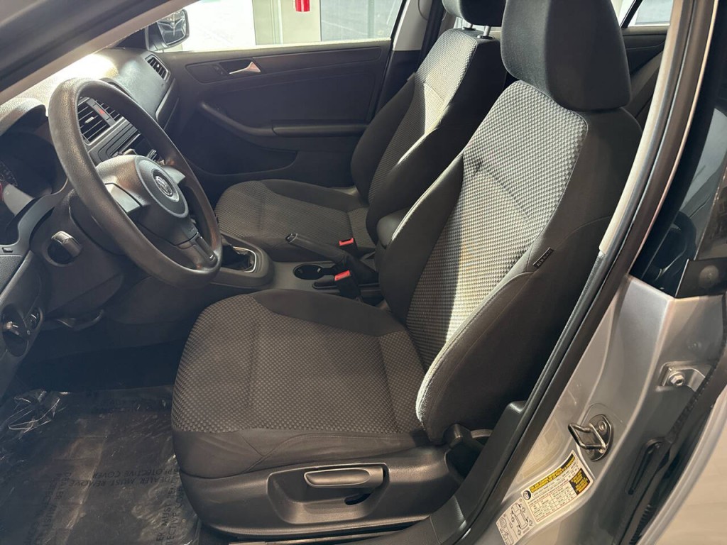 2013 Volkswagen Jetta Image 16