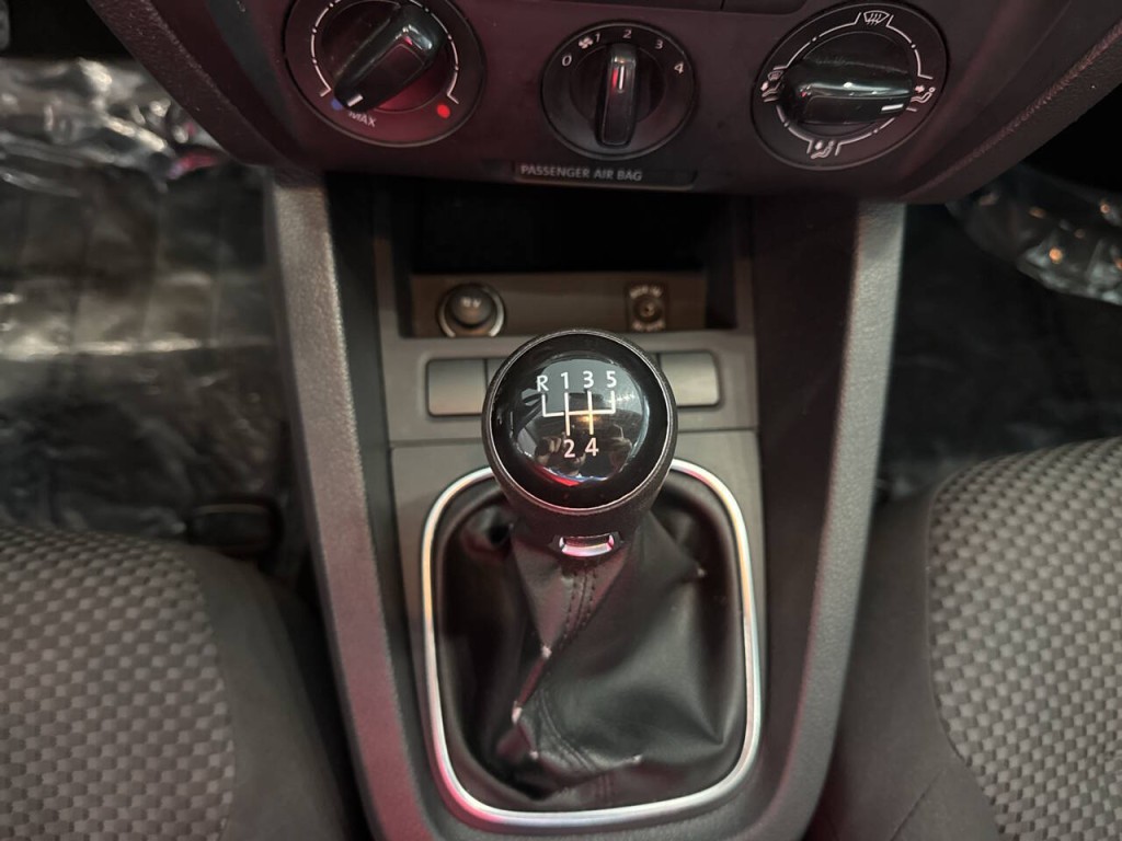 2013 Volkswagen Jetta Image 21