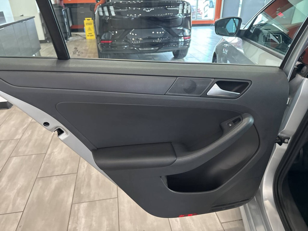 2013 Volkswagen Jetta Image 23