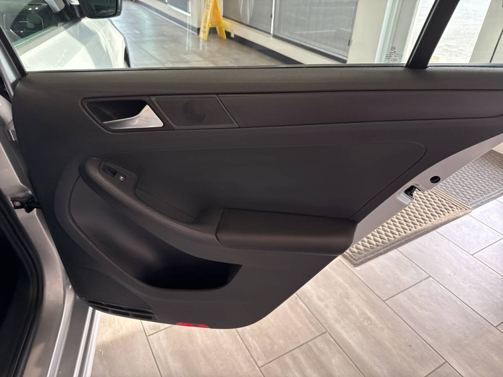 2013 Volkswagen Jetta Image 30