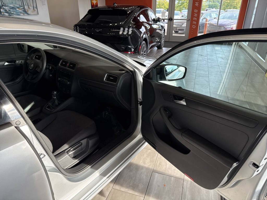 2013 Volkswagen Jetta Image 32
